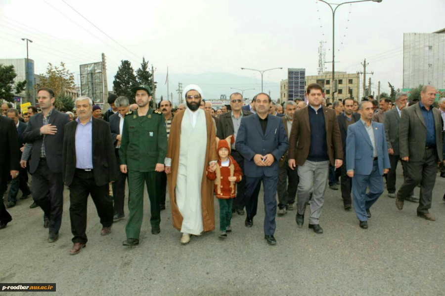 حضور کارکنان،اساتیدو دانشجویان آموزشکده در راهپیمایی روز یوم الله  13 آبان 2