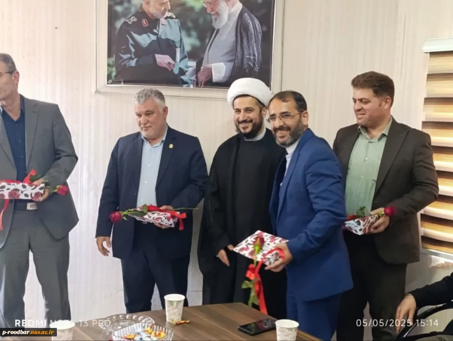 تجلیل از اساتید و همکاران آموزشی به مناسبت روز معلم و استاد 3