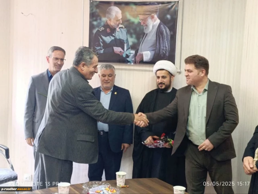 تجلیل از اساتید و همکاران آموزشی به مناسبت روز معلم و استاد 6