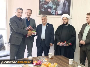 تجلیل از اساتید و همکاران آموزشی به مناسبت روز معلم و استاد 7
