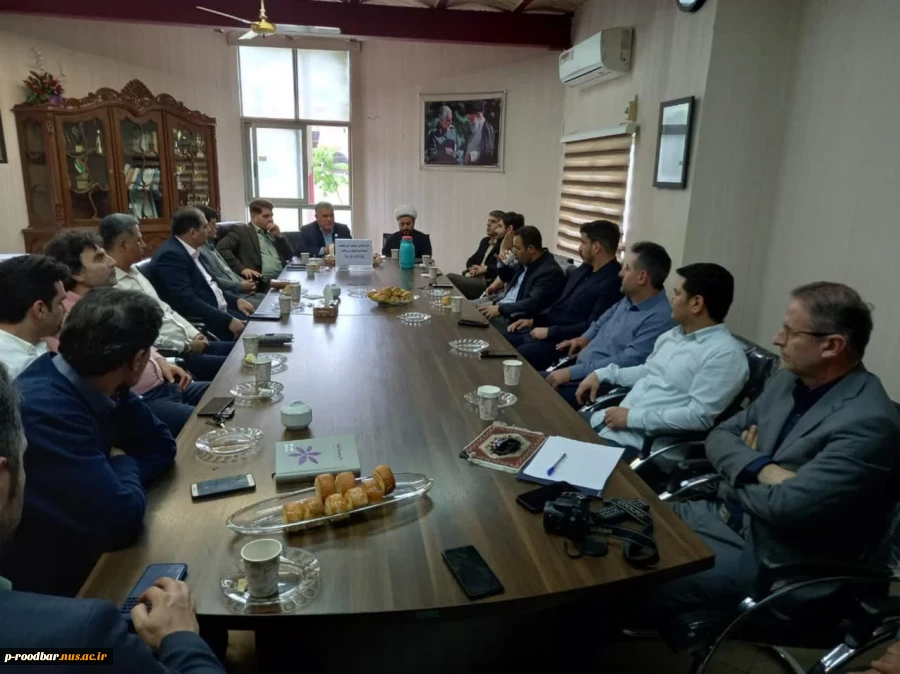 تجلیل از اساتید و همکاران آموزشی به مناسبت روز معلم و استاد 10